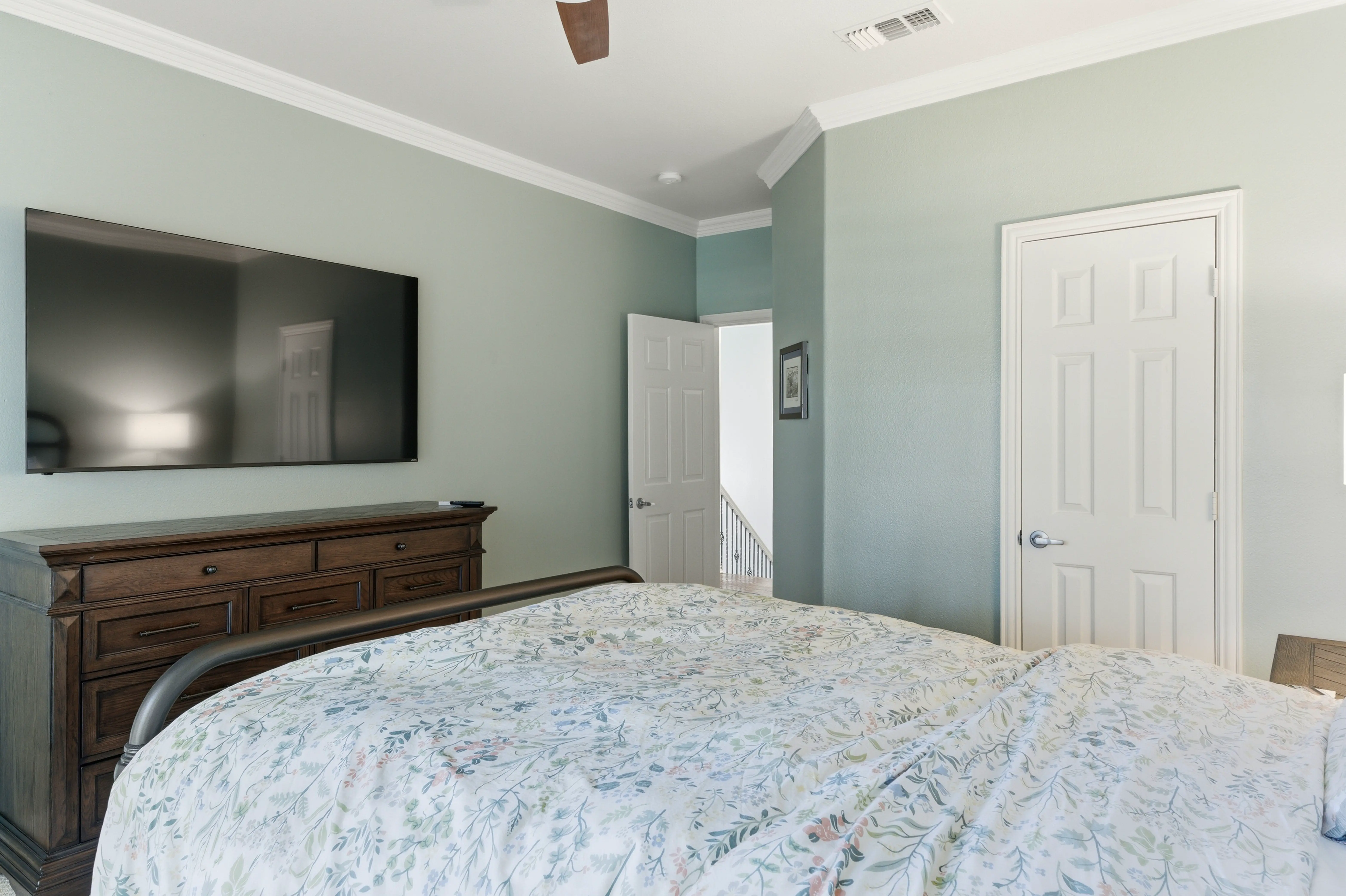 Second guest bedroom alternate view